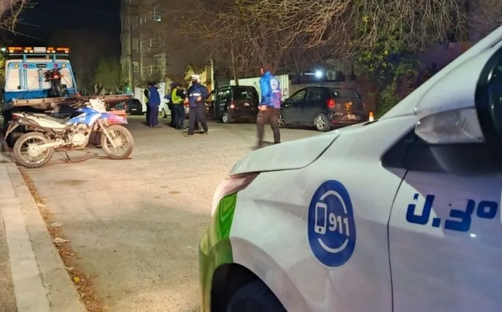 El hecho ocurrió cuando se realizaban controles sobre calle Yrigoyen. Foto: Policía de Río Negro. 