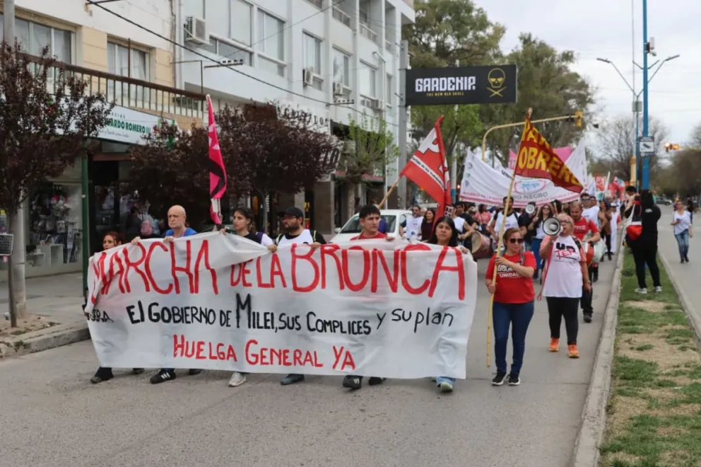 La movilzación comenzó pasadas las 17 en el centro de la ciudad. Foto Tania Domenicucci