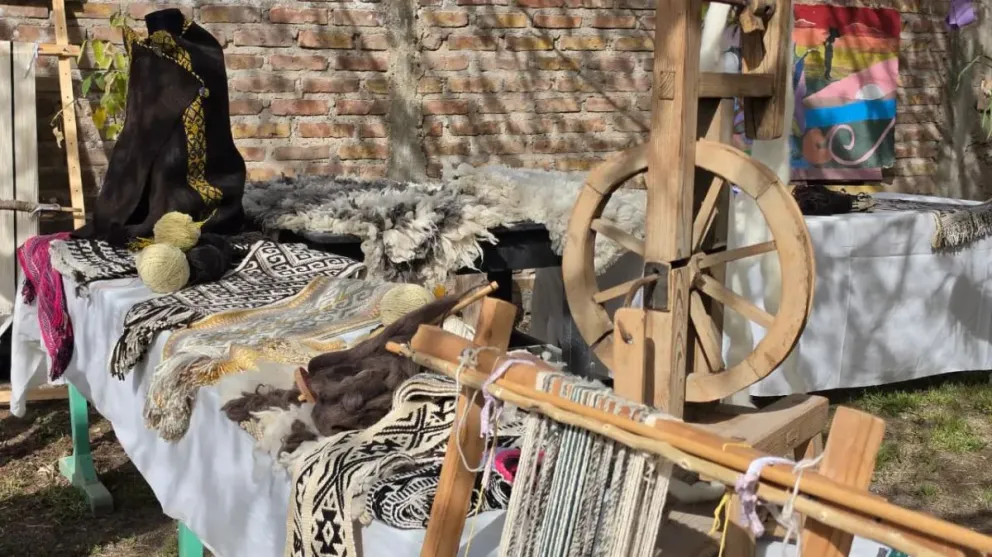 La provincia y el IUPA ponen en valor el trabajo de las maestras artesanas. (Foto: gentileza)