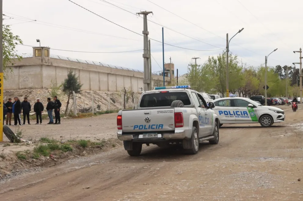 El operativo de reconstrucción se realizó al mediodía en Maipú y Colón, junto al Penal 2 de Roca. Foto: Tania Domenicucci
