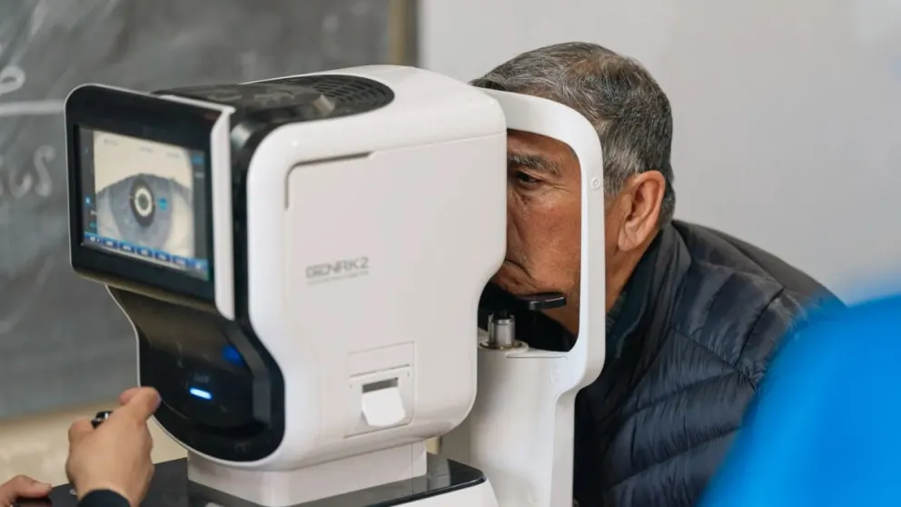 La iniciativa permite acercar controles oftalmológicos y anteojos gratuitos a distintos puntos de la localidad. Foto gentileza Gobierno de Río Negro