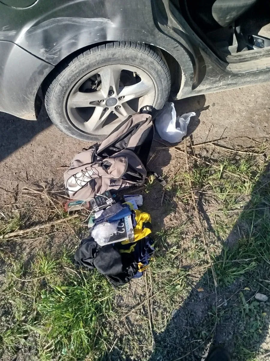 El procedimiento termin&oacute; cerca de la Ruta Provincial 6, luego de la persecuci&oacute;n por las calles de Roca. Foto: Polic&iacute;a de R&iacute;o Negro.