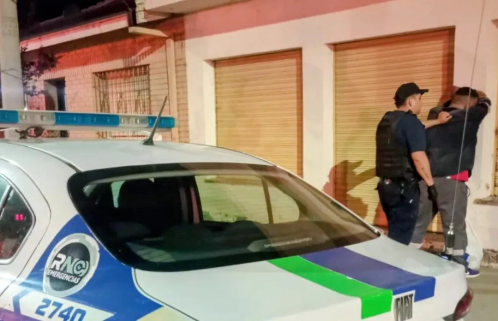 Se hacía pasar por empleado municipal, y pasaba por las casas de adultos mayores vendiendo bolsas de residuos.