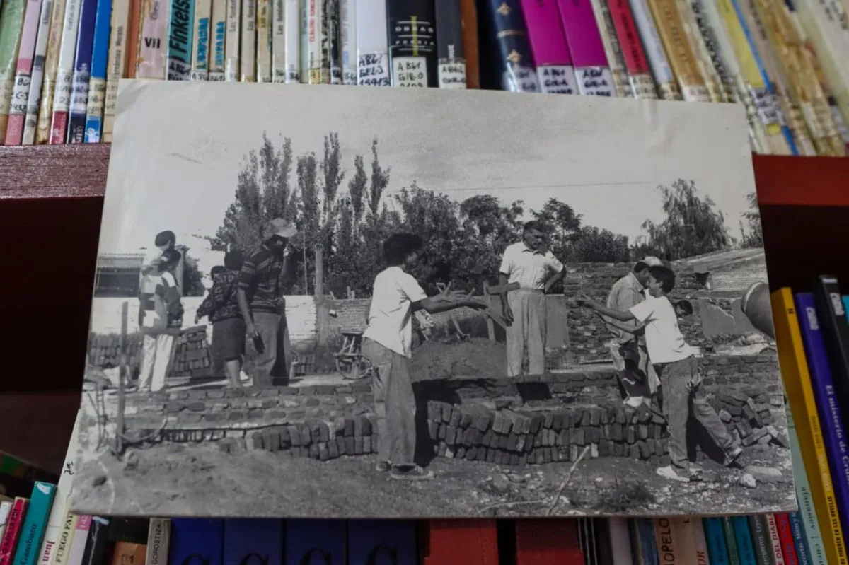 El recuerdo de los primeros cimientos de la biblioteca. Foto: Tania Domenicucci