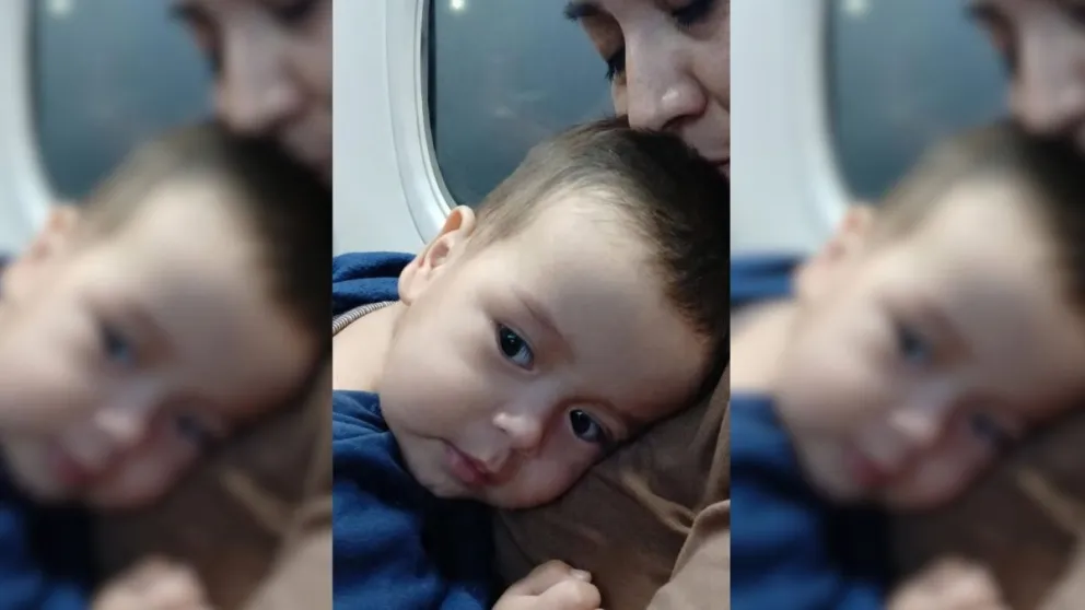 Luego de la cancelación que sufrieron de parte de una aerolínea el día de ayer, finalmente hoy jueves la familia junto a bruno lograron viajar para comenzar el tratamiento. Foto cortesía