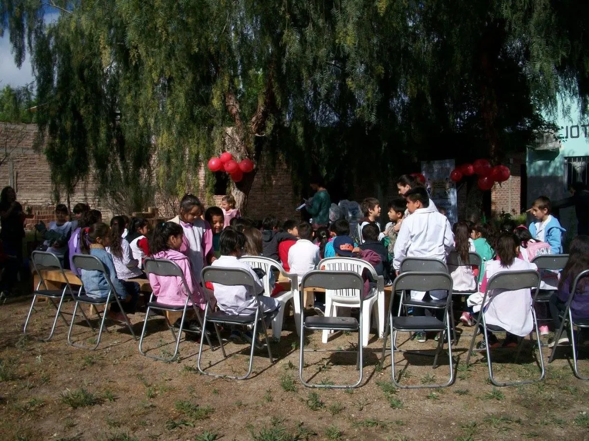 Desde su creaci&oacute;n, se gest&oacute; un fuerte v&iacute;nculo con las escuelas del barrio. Foto: Biblioteca Crecer