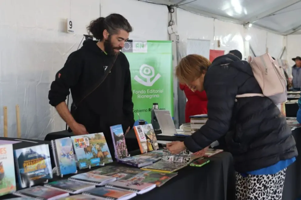 Al igual que las jornadas anteriores, estarán presentes los stands con libros de diferentes librerias y editoriales. Foto: Tania Domenicucci
