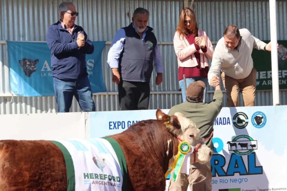 El gobernador valoró el trabajo de productores y la Sociedad Rural como central para el éxito del evento. (Foto: Tania Domenicucci. ANR)