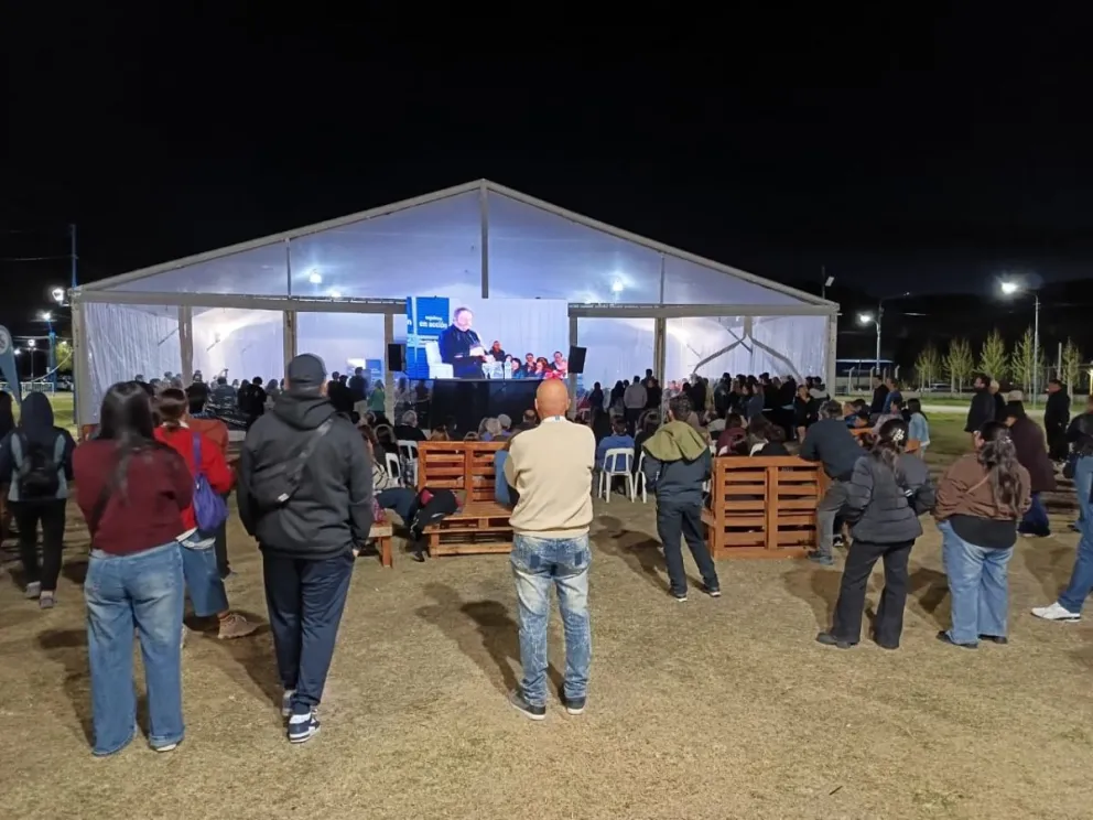 Con un auditorio lleno, la ciudad recibió a Hernán Casciari. Foto ANR