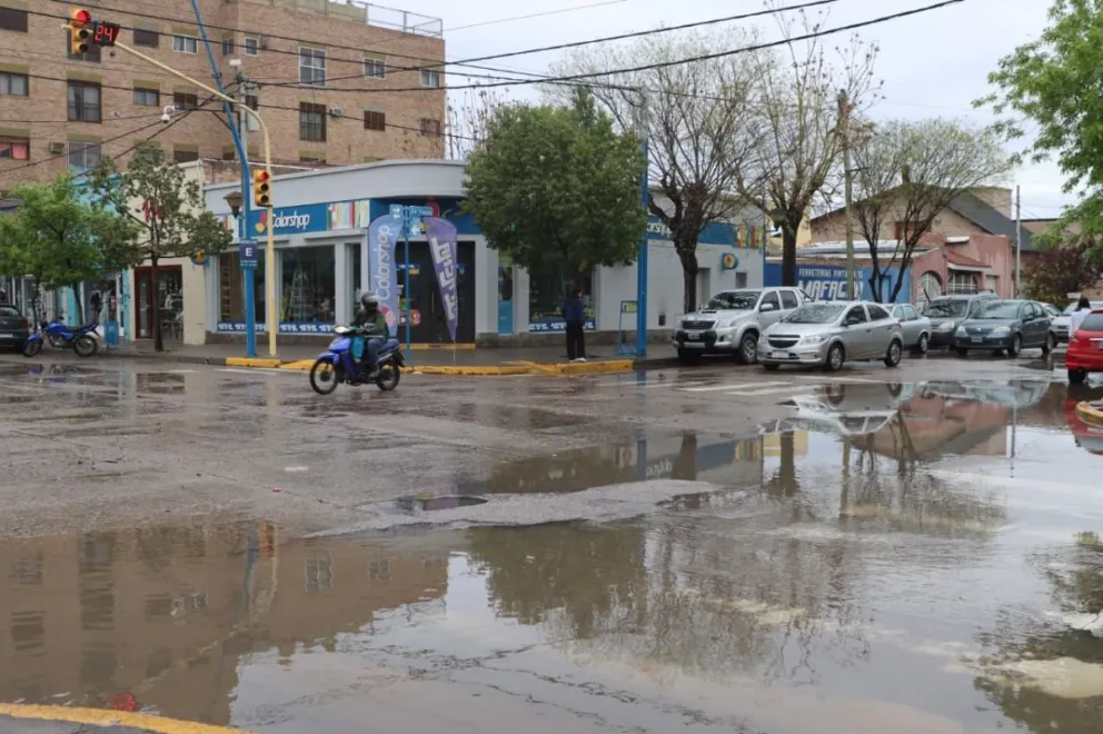 El temporal de lluvia continuará en la ciudad. Foto Tania Domenicucci