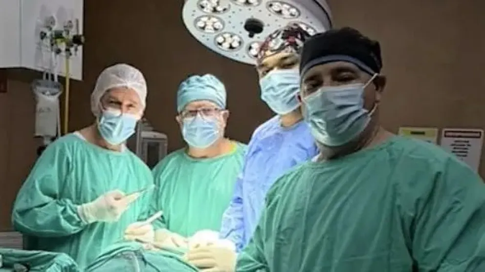 Hacer la cirugía en Roca evitó un nuevo traslado de la paciente, permitiendo abordar el caso desde la salud pública provincial. (Foto: gentileza)