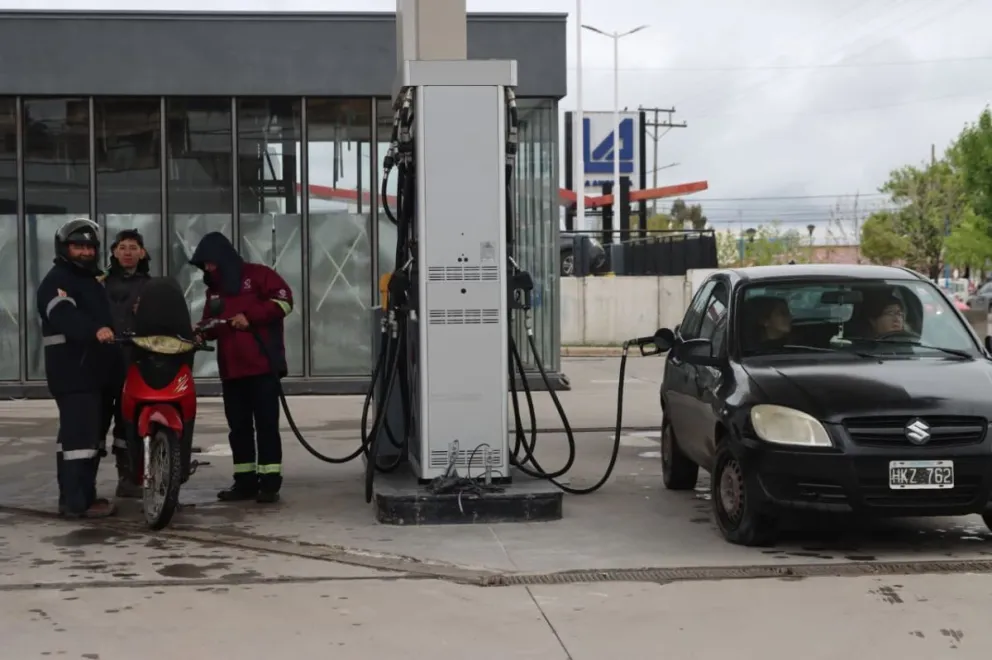 Los combustibles aumentaron el 1 de octubre. Foto Tania Domenicucci