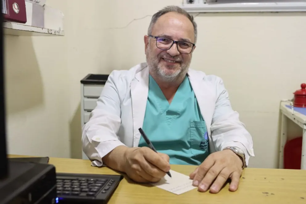 “La posibilidad de formar una familia y que los hijos estudien”, señaló José Sustersic al recordar qué le dio la medicina durante sus más de 30 años de trabajo en General Roca. Foto Tania Domenicucci-ANR