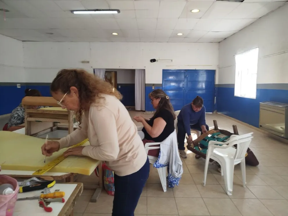 Los talleres gratuitos de tapicería tendrán una duración de un año y se dictarán en dos puntos de la ciudad. Foto cortesía