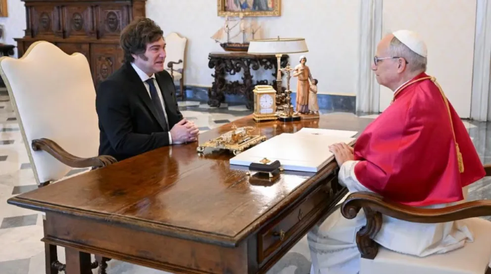 Javier Milei junto al papa León XIV.