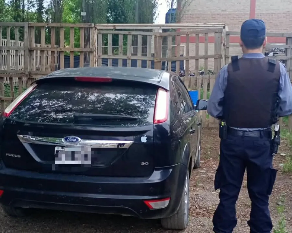 A bordo del coche iba un sujeto que no quedó detenido, pero sí a disposición de la justicia. (Foto: gentileza)