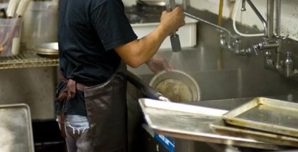 La convocatoria la hacen pidiendo bachero para un comercio gastronómico. 