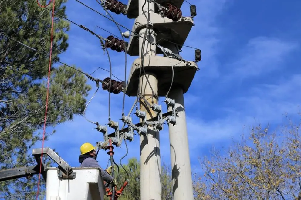 Se recomienda a los vecinos tomar las precauciones necesarias durante los cortes de energía. (Foto; gentileza)