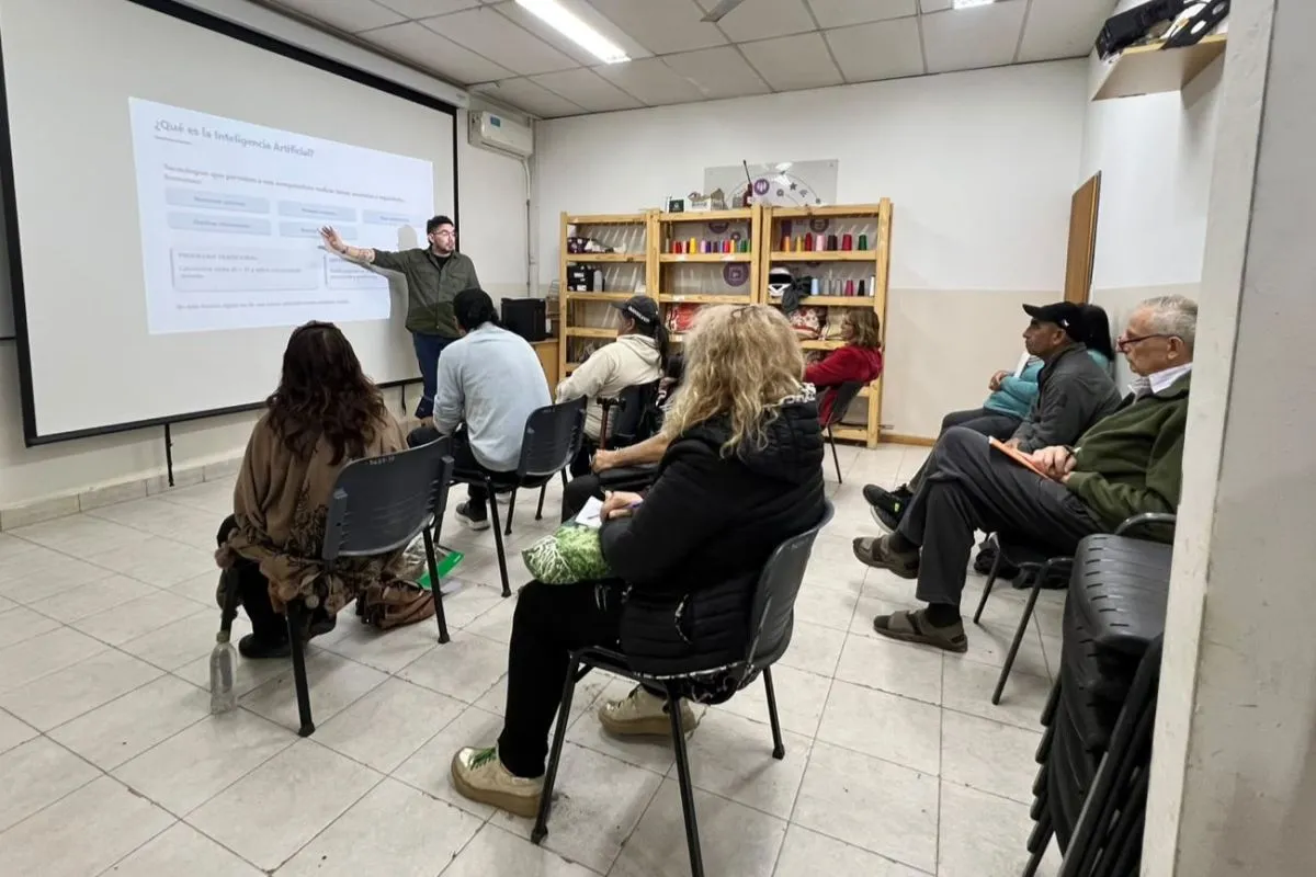 IA desde cero: un taller en Roca enseña a usar <b>inteligencia artificial</b> y todavía tiene cupos - ANRoca thumbnail