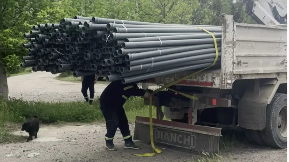 Los materiales llegaron ayer al barrio, y son fundamentales para iniciar las tareas. (Foto; gentileza)