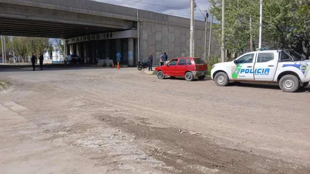 El mandatario municipal fue trasladado en ambulancia al hospital de Ingeniero Huergo. Foto gentileza Policía de Río Negro