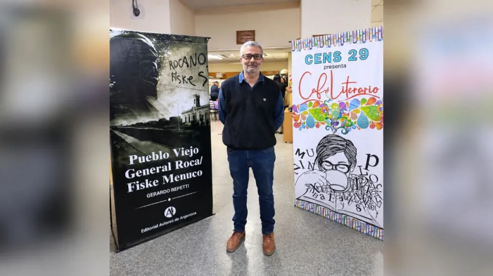 Repetti presentó su tercer libro, Pueblo Viejo General Roca/Fiske Menuco, durante un café literario realizado en el CENS 29 de Stefenelli. Foto: ANR.