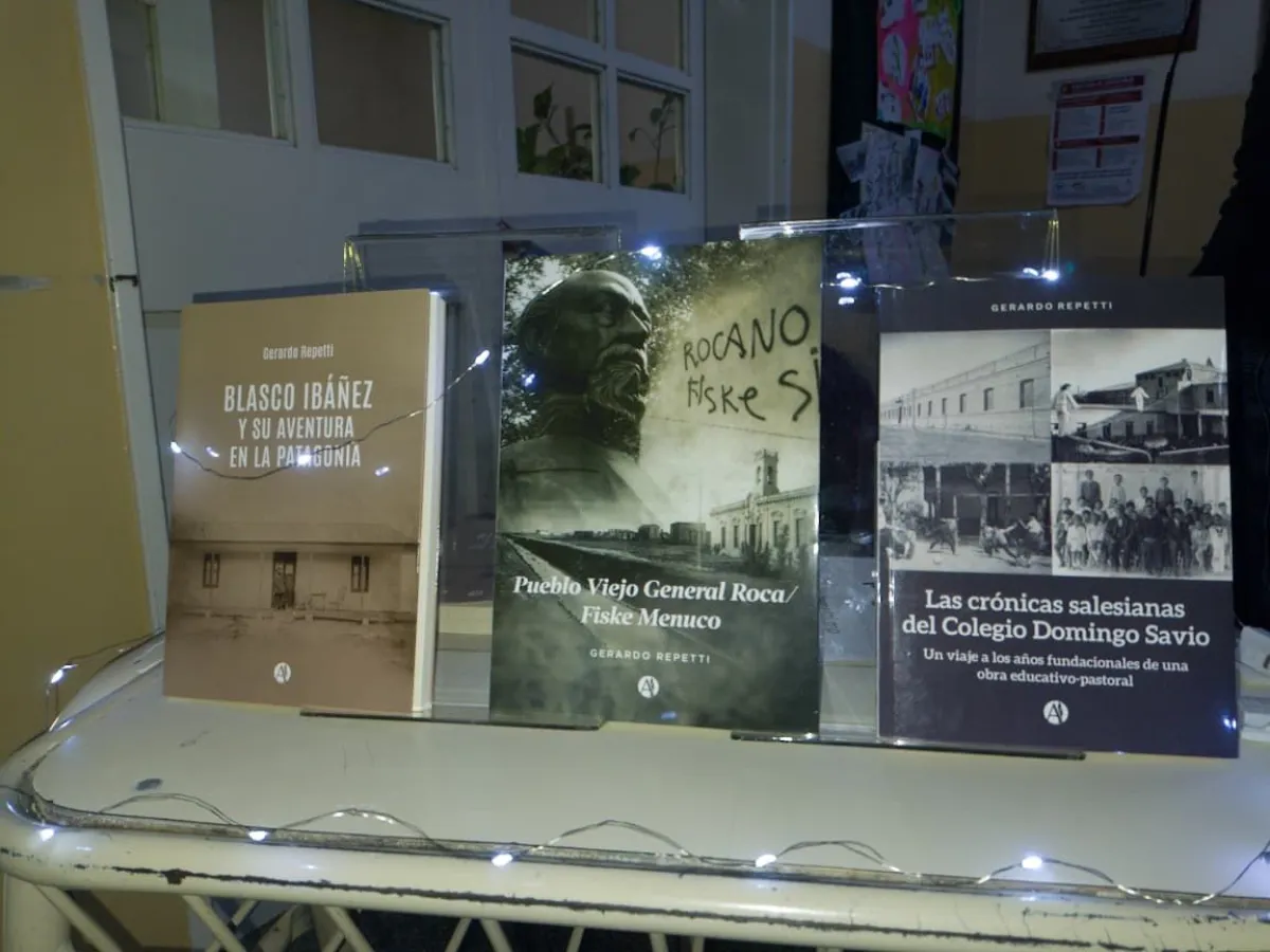 as tres obras de Gerardo Repetti: Blasco Ib&aacute;&ntilde;ez y su aventura en la Patagonia, Pueblo Viejo General Roca/Fiske Menuco y Las cr&oacute;nicas salesianas del Colegio Domingo Savio. Foto: ANR.
