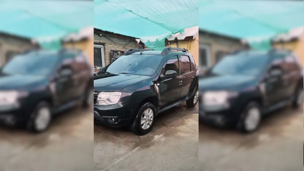 La Renault Oroch fue sustraída durante la tarde del domingo luego de que tres sujetos sorprendieran a la conductora. Foto: cortesía