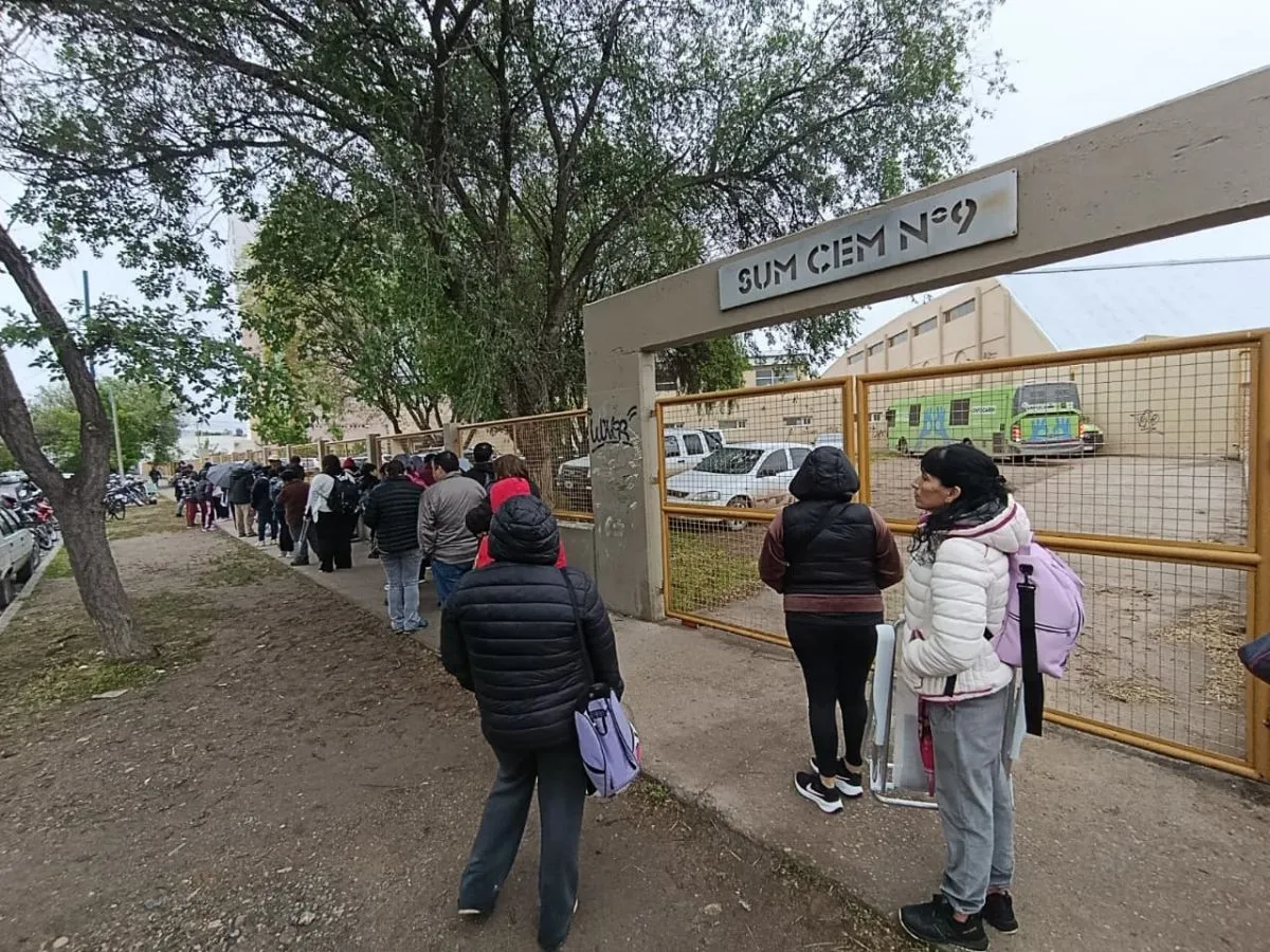 Muchos comenzaron a hacer fila a las 3 de la madrugada. Foto: Tania Domenicucci
