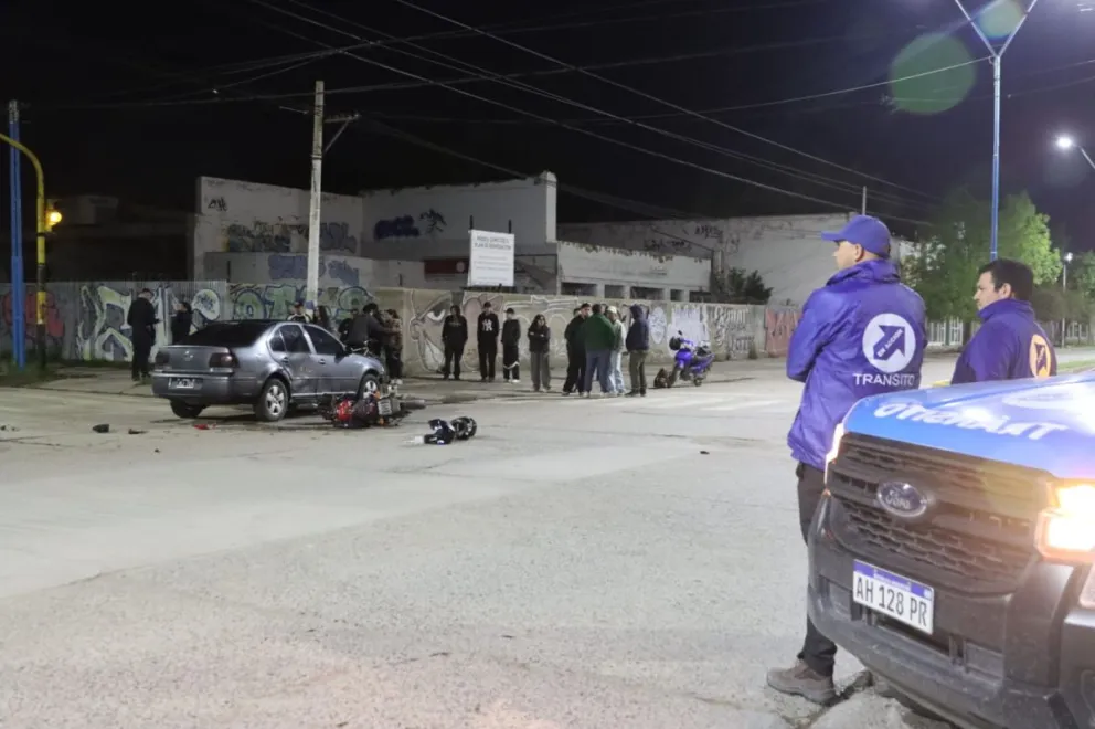 El motociclista de 20 años continúa internado en la terapia intensiva del Hospital Francisco López Lima tras el grave choque ocurrido en avenida Roca y Alsina. Foto Tania Domenicucci-ANR