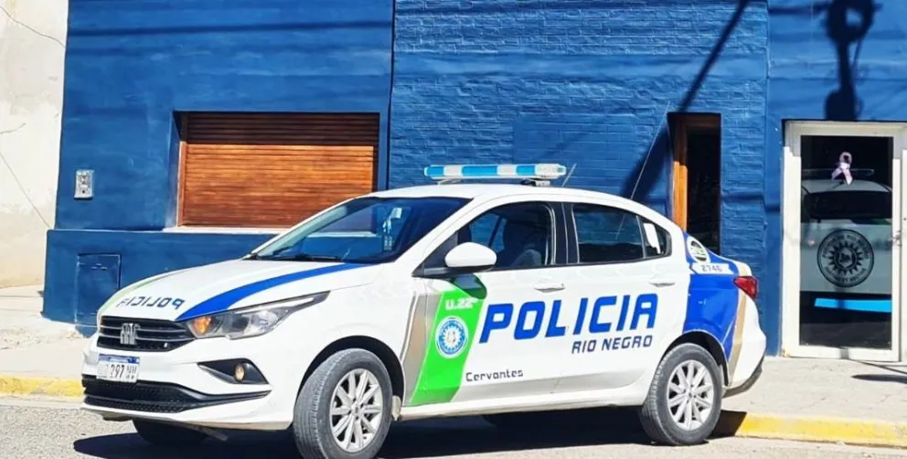 Los efectivos tuvieron que seguir al joven que emprendió la huida al ver el control policial. Foto: Policía de Río Negro