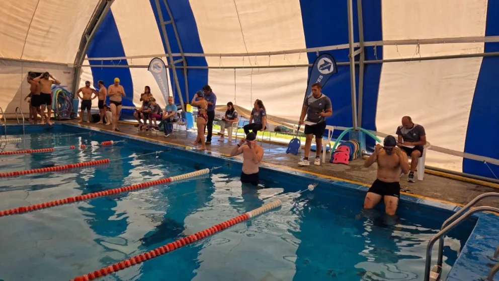 Los guardavidas deberán superar pruebas de natación y rescate para trabajar durante la próxima temporada. Foto: Archivo.