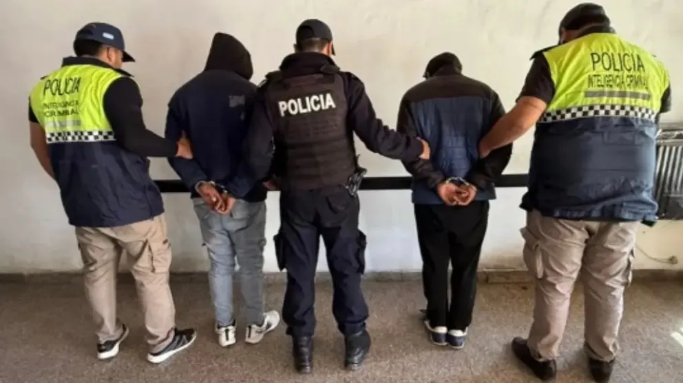Ambos tucumanos fueron entregados a la justicia de su provincia el día de hoy. Foto cortesía Gobierno de Rio Negro