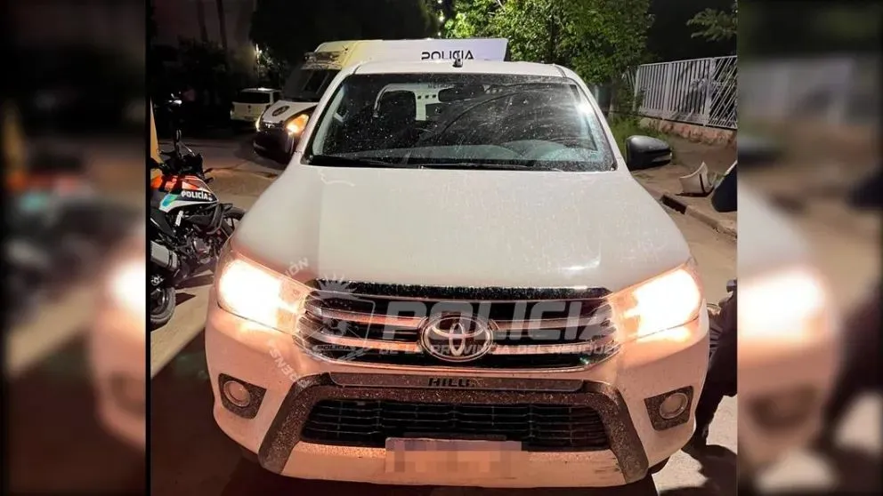 La camioneta Toyota Hilux fue retenida por decisión de la fiscalía. Se hará una nueva requisa. Su conductor tenía 1,9 gr/l de alcohol en sangre. (Foto: gentileza)