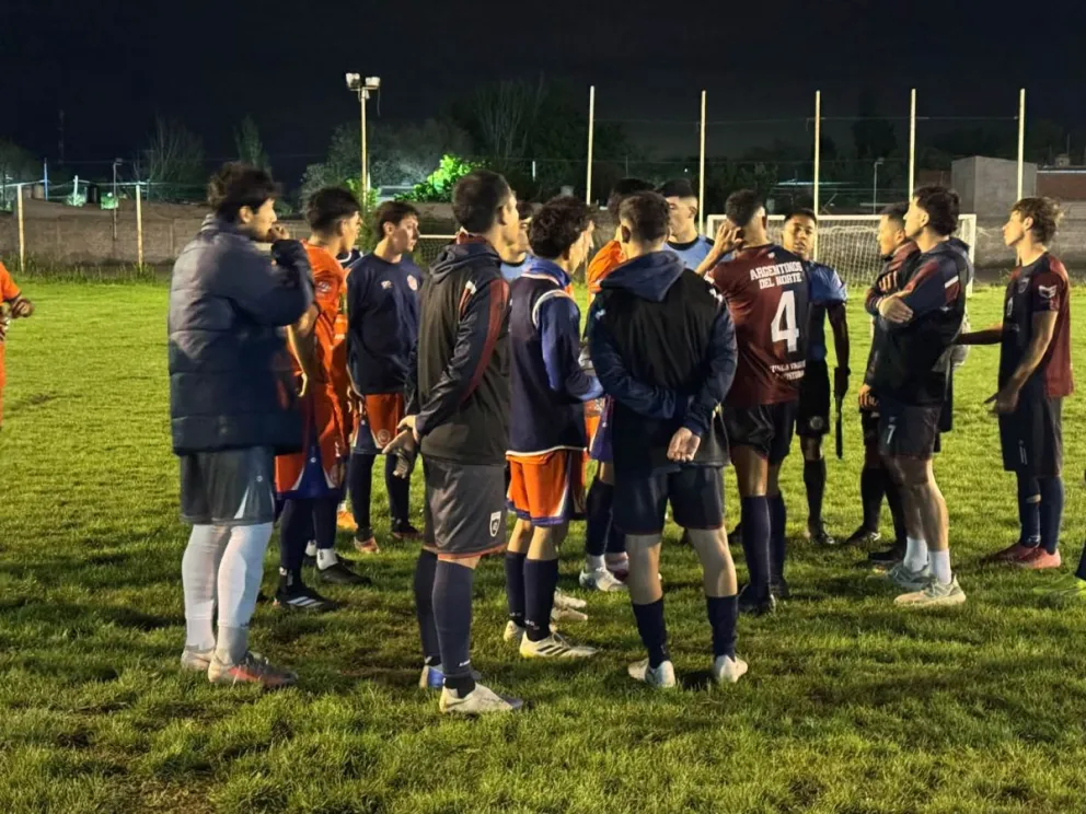 El encuentro estaba empatado 1 a 1 hasta el momento que un rollo de papel impactó contra un juez de línea. Foto cortesía Manantial Deportivo