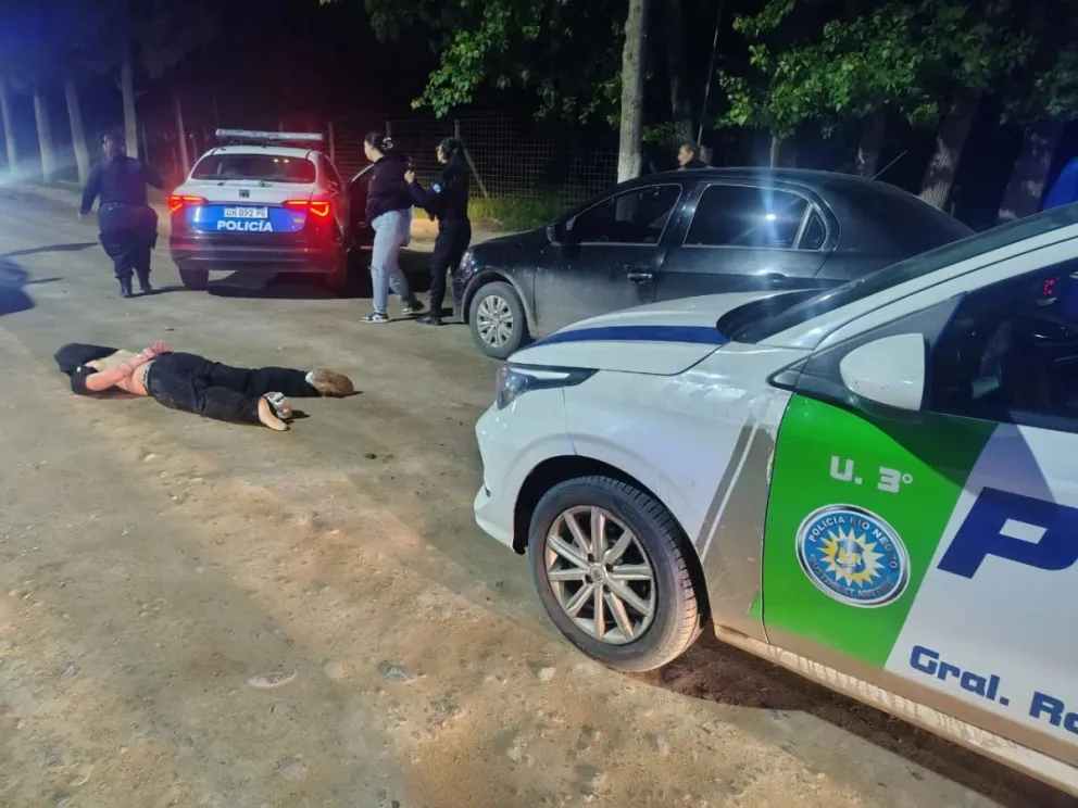 El joven de 23 años fue detenido luego de escapar en auto de un control de tránsito y protagonizar una persecución policial en Roca. Foto: Policía de Río Negro.
