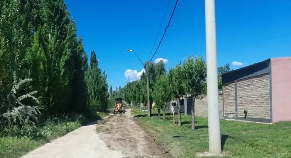 Las maquinarias se hicieron presentes en varias calles de ripio que presentaban varias complicaciones