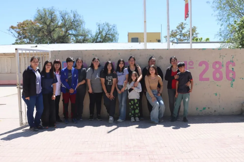 “Están todos emocionados con el viaje, incluso una de las nenas fue a hablar con la directora para ver si podían traer cosas para vender en el recreo y juntar plata" expresó una madre a ANR. Foto Tania Domenicucci-ANR