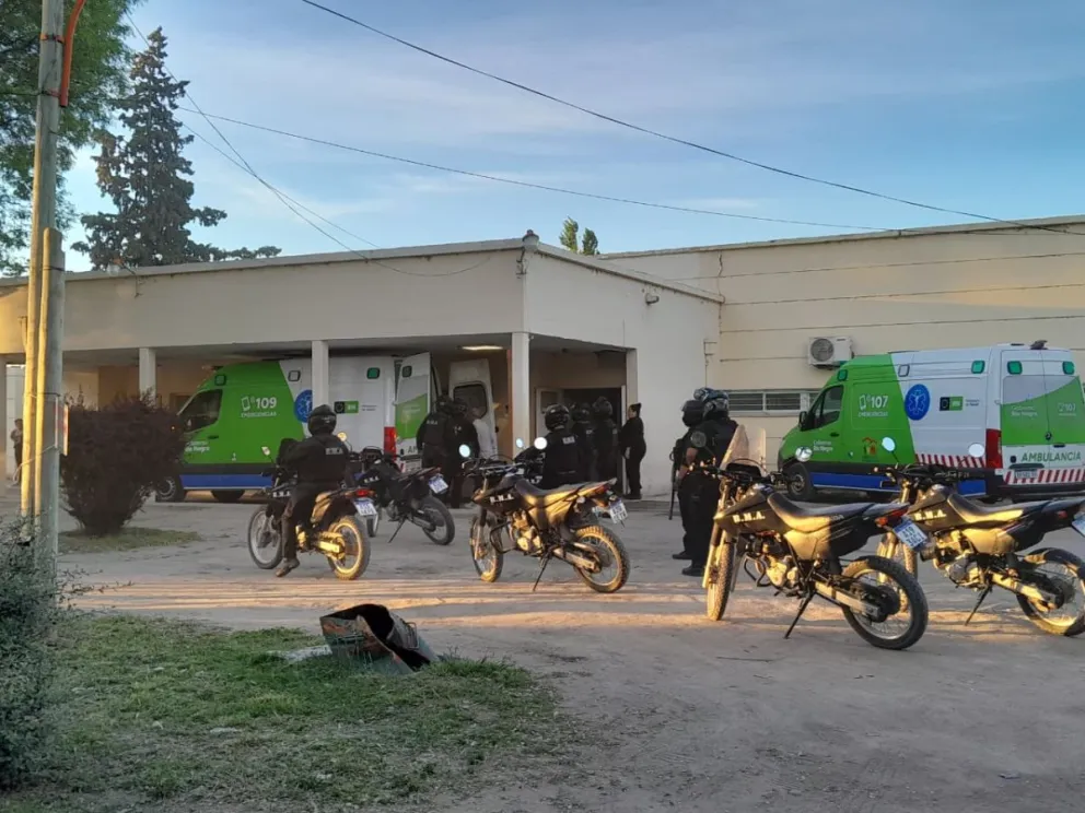 El segundo traslado fue acompañado de policías motorizados que depejaron la calle Mendoza para facilitar la circulación de la ambulancia. (Foto: ANR)