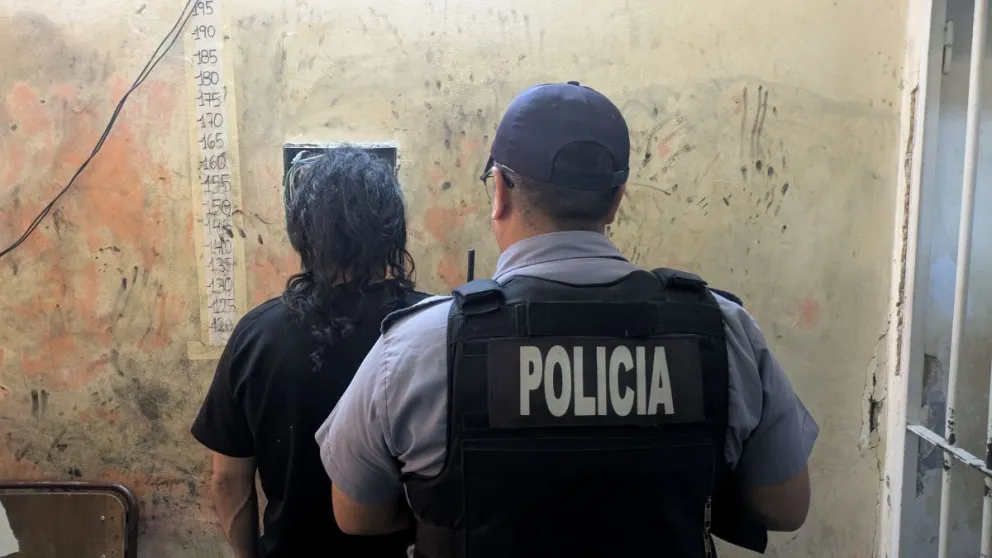 Un hombre de 41 años fue detenido en Allen por agredir a su expareja e incumplir una prohibición de acercamiento. Foto: Policía de Río Negro.